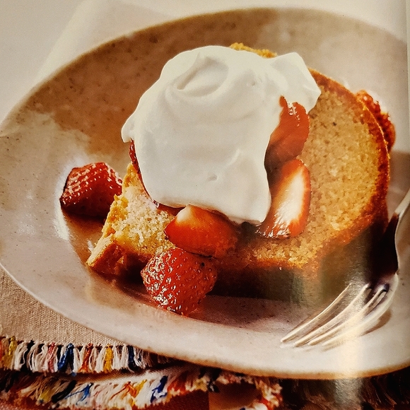 Paula Deen & Friends Southern Style Cookbook. - Picture 8 of 12